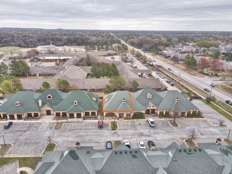 More Photos Of 4404-4416 W Houston St, Broken Arrow Medical For Sale