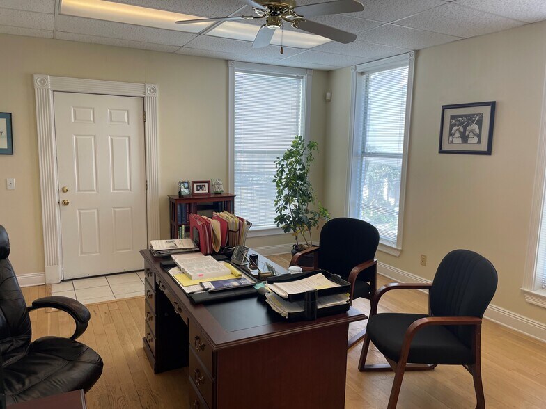 More Photos Of 4240 Canal St, New Orleans Office For Sale