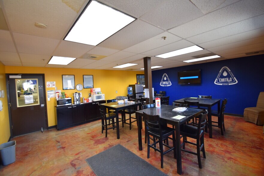 More Photos Of 812 C St, Culver Distribution For Sale