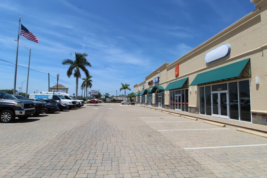 More Photos Of 4050 N Washington Blvd, Sarasota Unknown For Lease