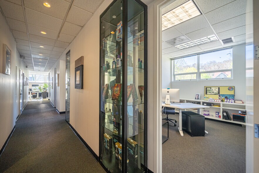 More Photos Of 409-411 Manville Rd, Pleasantville Medical For Lease