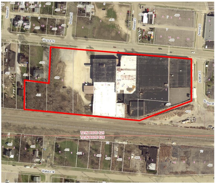 More Photos Of 301 W 3rd St, Sterling Manufacturing For Lease
