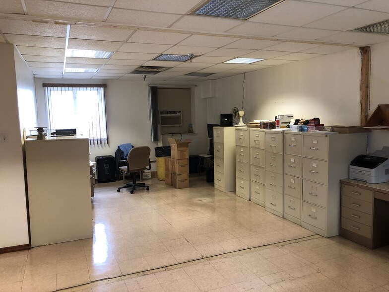 More Photos Of 100 Beecher Ave, Cheltenham Warehouse For Lease