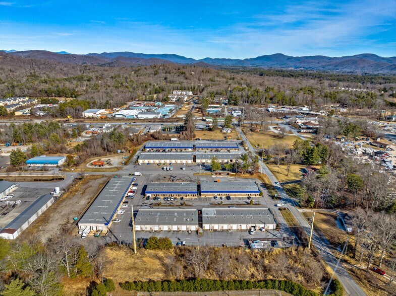 More Photos Of 44 Buck Shoals Rd, Arden Unknown For Lease