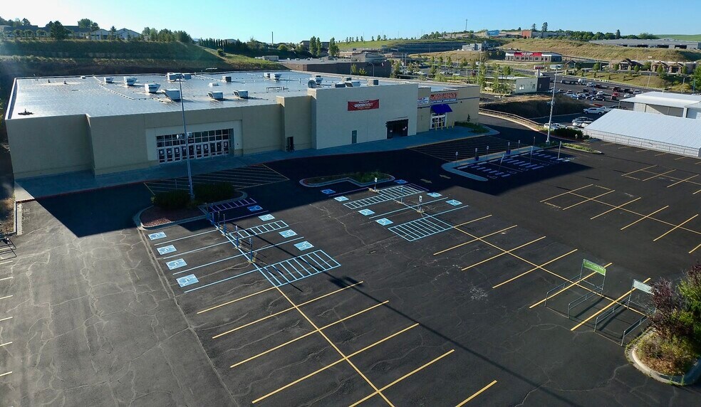 More Photos Of 1450 S Grand Ave, Pullman Storefront For Lease