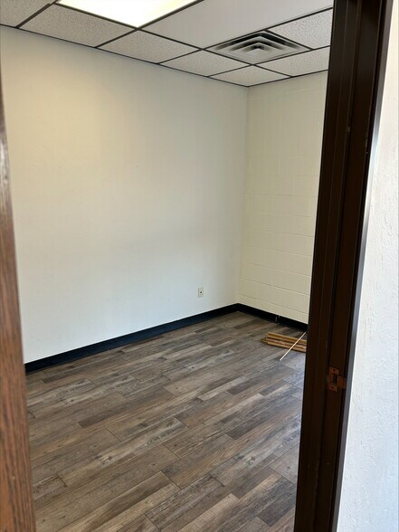 More Photos Of 6210-6220 NW Expressway St, Oklahoma City Unknown For Lease