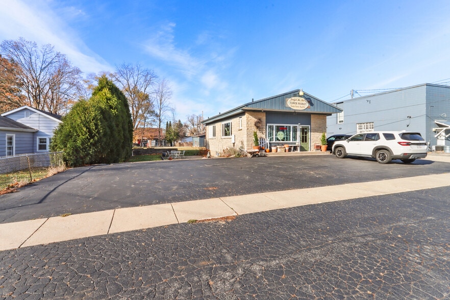 More Photos Of 111 S Fifth St, Walworth Fast Food For Sale