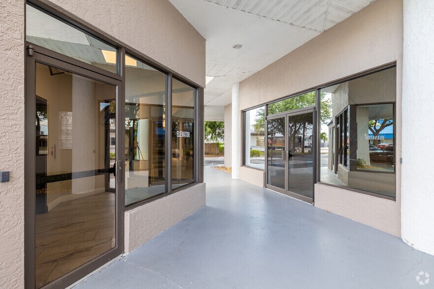 More Photos Of 1425 Viscaya Pky, Cape Coral Office For Lease