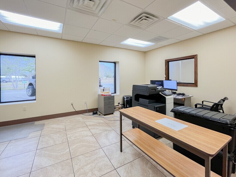 More Photos Of 205 Marcon Dr, Lafayette Manufacturing For Sale