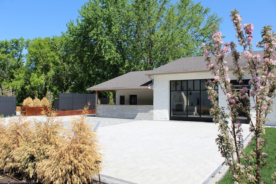 More Photos Of 7404 Lamar Ave S, Cottage Grove General Retail For Sale