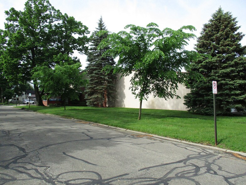 More Photos Of 403 S Jefferson St, Sturgis Manufacturing For Lease