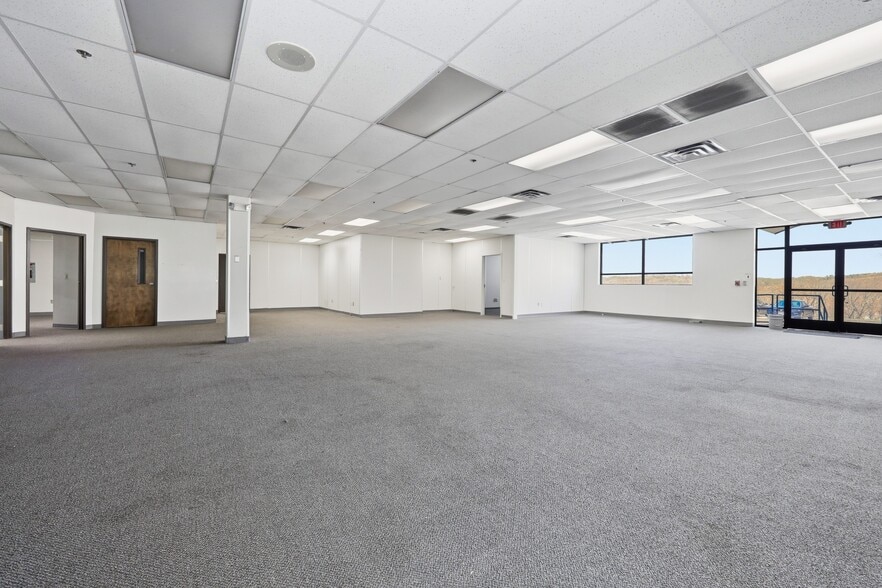 More Photos Of 562 Captain Neville Dr, Waterbury Manufacturing For Lease