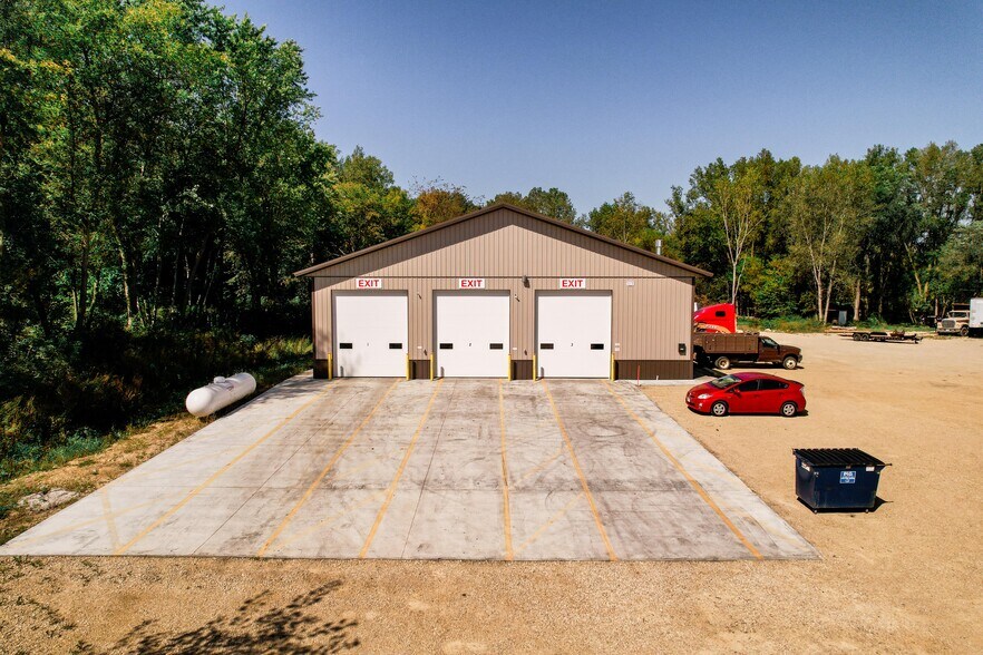 More Photos Of 145 Railroad Ave, Ellsworth Warehouse For Lease