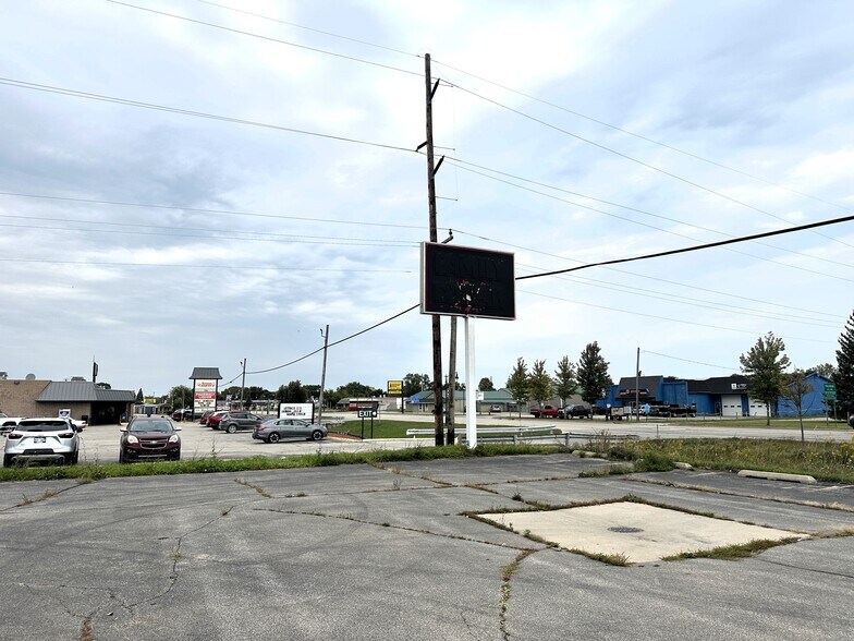 More Photos Of 3851-3859 N Huron Rd, Pinconning Freestanding For Lease