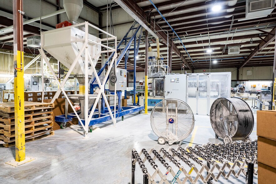 More Photos Of 225 Lawton Ave, Hereford Manufacturing For Sale