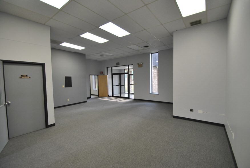 More Photos Of 171 Technology Dr, Boalsburg Light Manufacturing For Lease