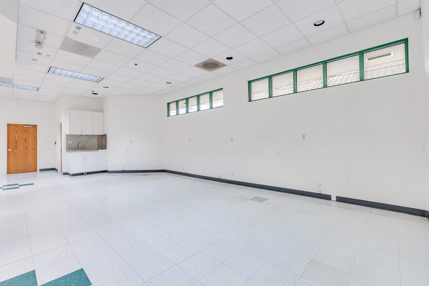 More Photos Of 222 I St, Los Banos Office For Lease