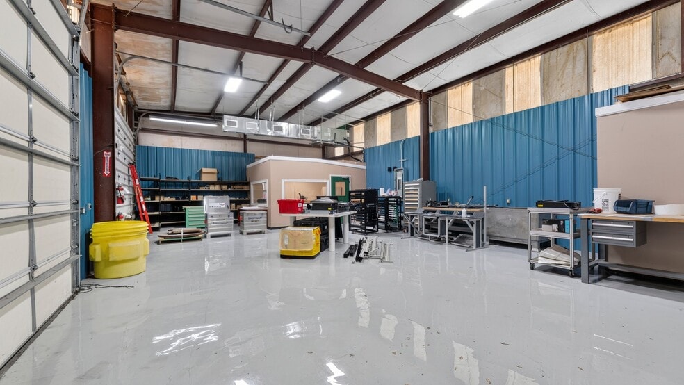 More Photos Of 16522-16536 Park Row, Houston Light Distribution For Sale