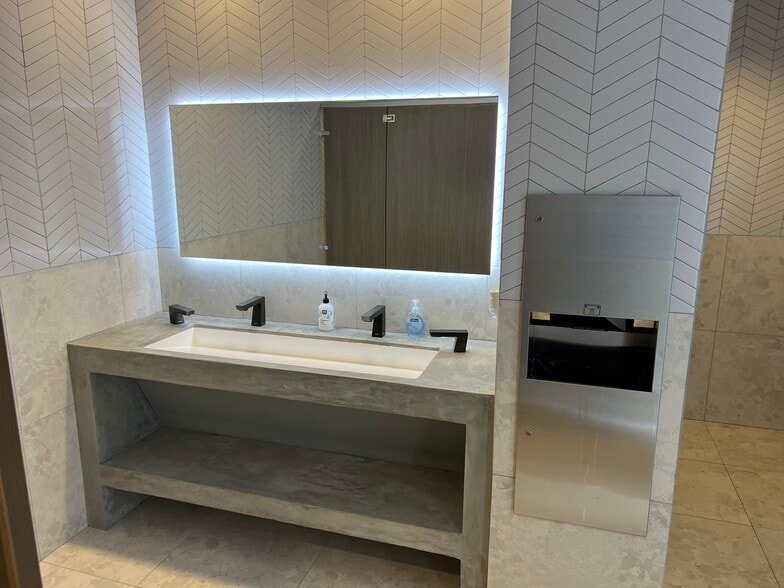 More Photos Of 5009 Roswell Rd, Atlanta Medical For Lease