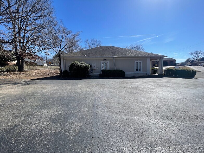 More Photos Of 78 Lynoak Cv, Jackson Medical For Sale