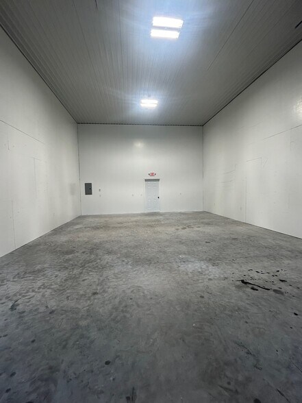 More Photos Of 20 Riverland Rd, Canterbury Flex For Lease