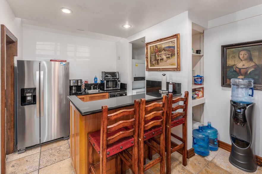 More Photos Of 8752 Holloway Dr, West Hollywood Office For Sale