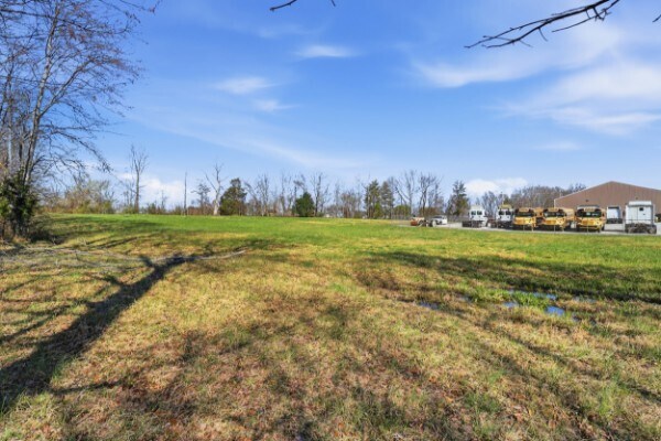 More Photos Of 1018 Abiff Rd, Bon Aqua Service For Sale