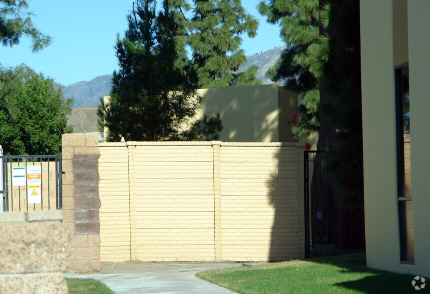 More Photos Of 2700 Little Mountain Dr, San Bernardino Unknown For Lease