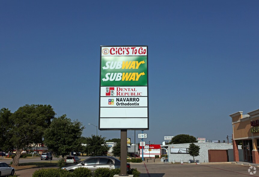 More Photos Of 3211 W Northwest Hwy, Dallas Storefront Retail Office For Lease