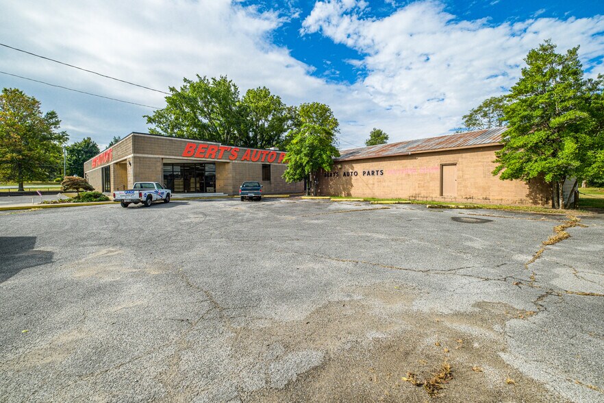 More Photos Of 100 Hopkinsville St, Russellville Freestanding For Sale