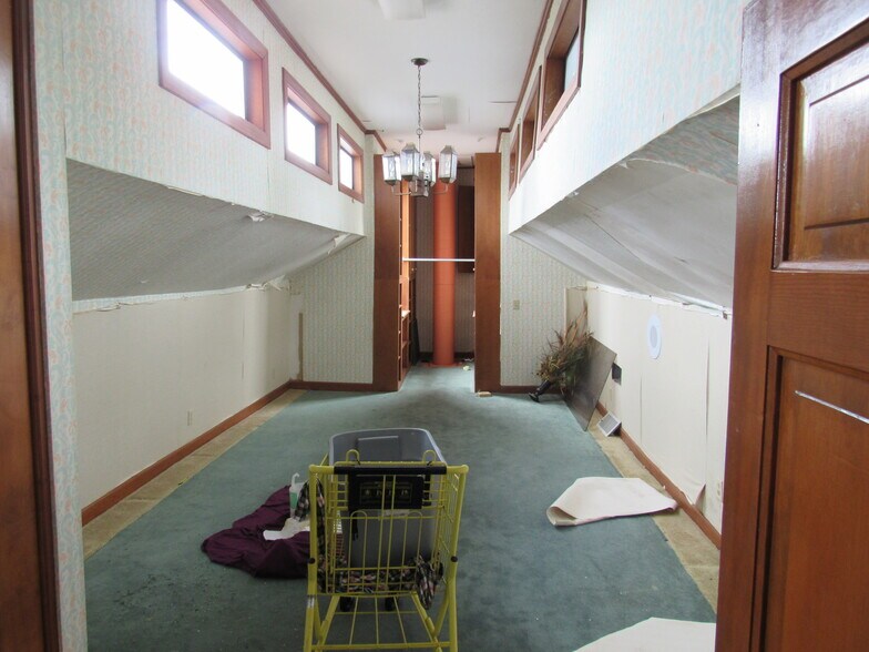 More Photos Of 219 8th St N, Columbus Office Residential For Lease