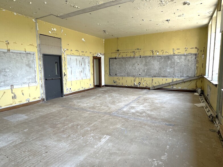 More Photos Of 921 W State St, Rockford Schools For Sale