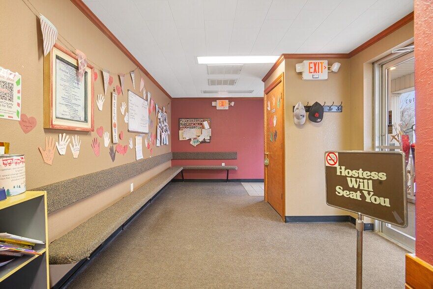 More Photos Of 125 N Newton St, Middleton Restaurant For Sale