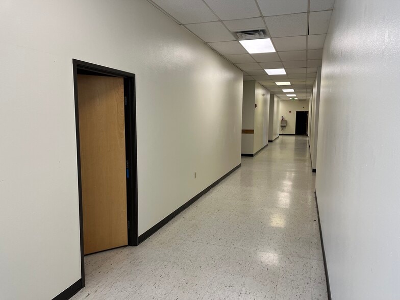 More Photos Of 2651 W 11th Street Rd, Greeley Light Distribution For Lease
