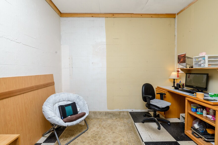 More Photos Of 128 W 1st St, Port Angeles General Retail For Sale