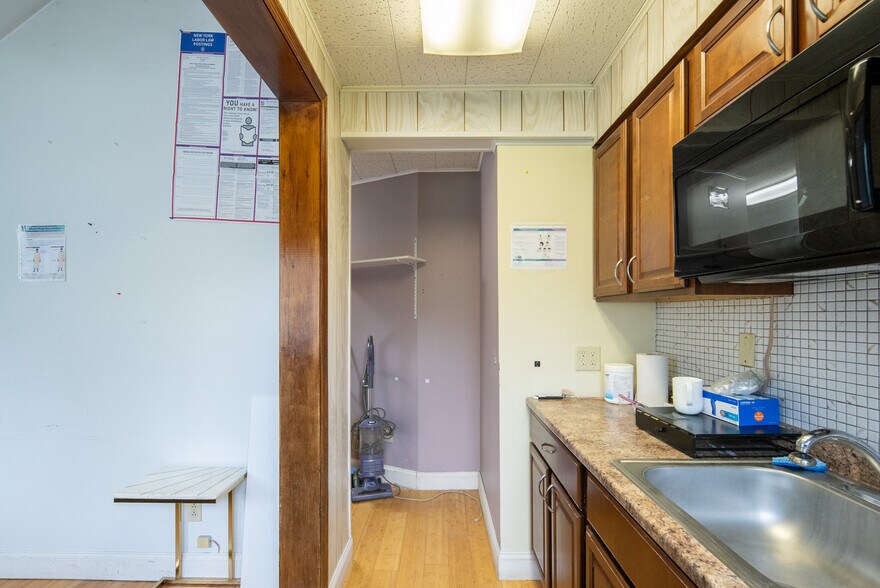 More Photos Of 1221 Altamont Ave, Schenectady Office For Sale