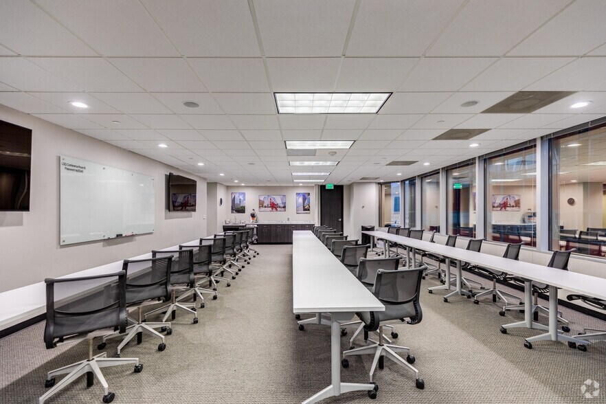 More Photos Of 211 N Robinson Ave, Oklahoma City Office For Lease