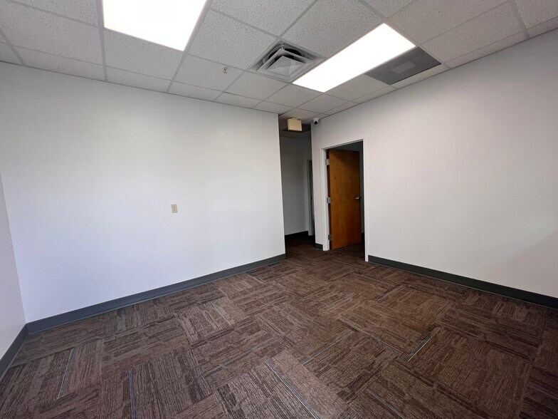 More Photos Of 6457 Hazeltine National Dr, Orlando Warehouse For Sale