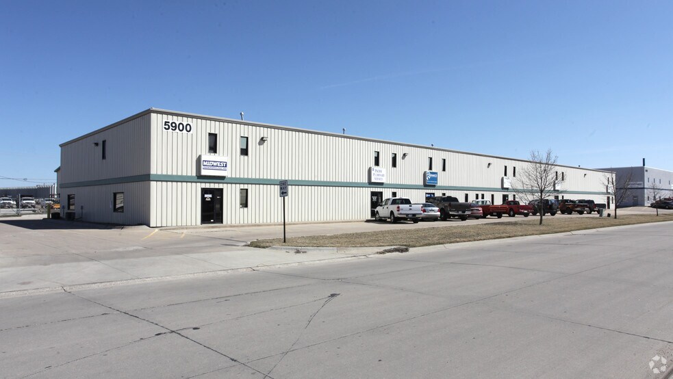 Primary Photo Of 5900 N 58th St, Lincoln Showroom For Lease