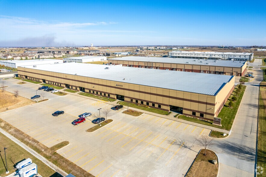 More Photos Of 1350 SE Gateway Dr, Grimes Distribution For Lease