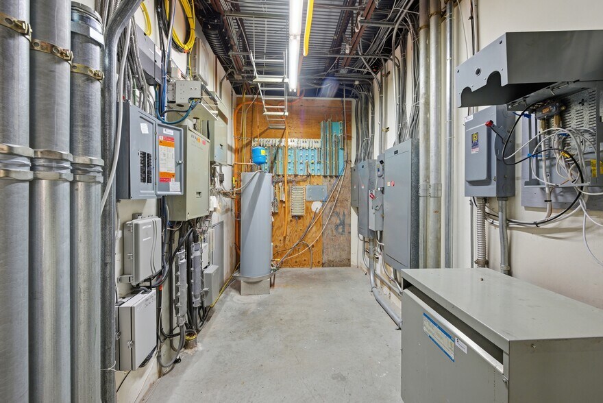 More Photos Of 8790 Governors Hill Dr, Cincinnati Office For Sale