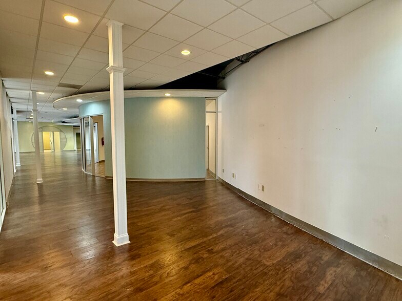 More Photos Of 1095 Zonolite Rd NE, Atlanta Loft Creative Space For Sale
