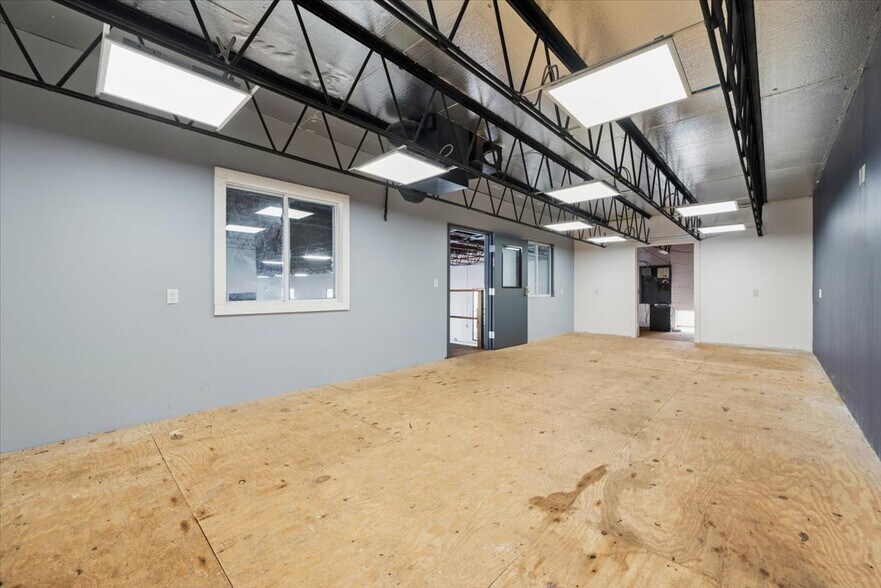 More Photos Of 21 5th St, Somerville Warehouse For Lease