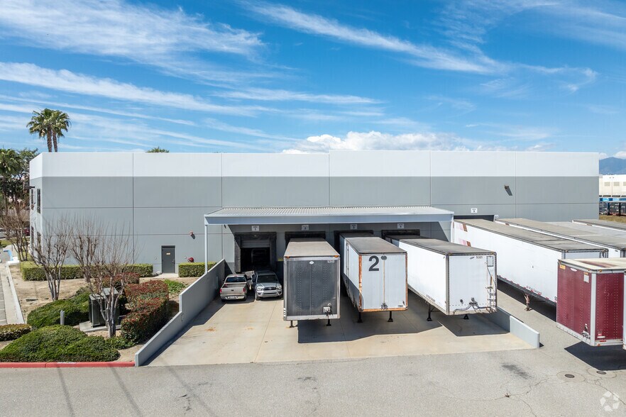 More Photos Of 450 Parkcenter Cir N, San Bernardino Distribution For Lease