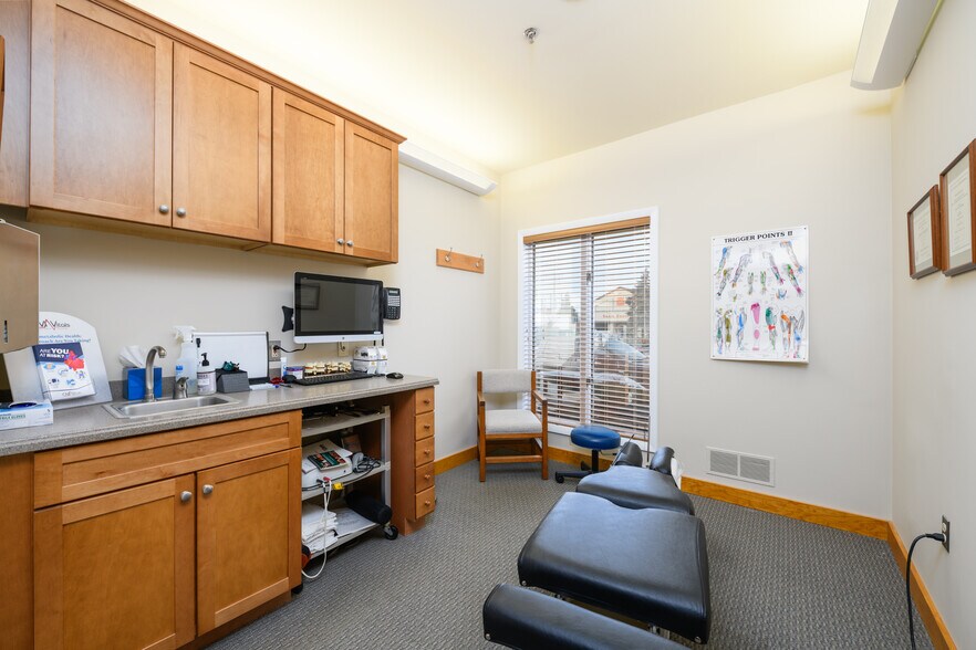 More Photos Of 130 Maple Ave, Red Bank Medical For Lease