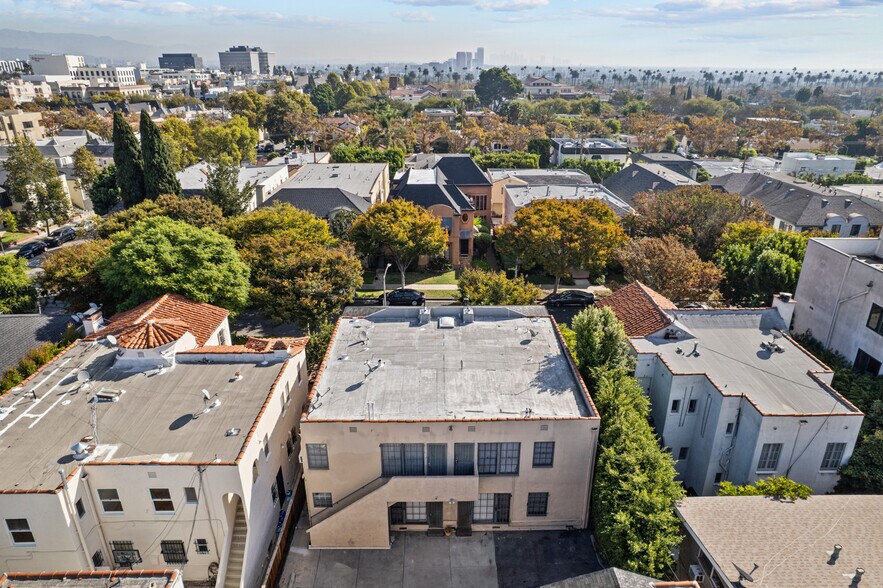 More Photos Of 209 S Reeves Dr, Beverly Hills Apartments For Sale