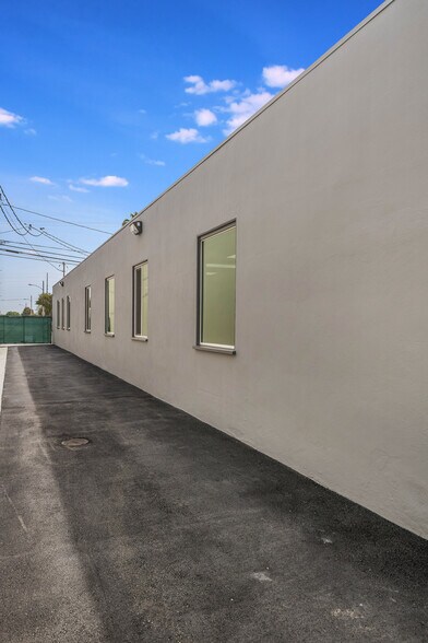 More Photos Of 633 Hindry Ave, Inglewood Warehouse For Sale