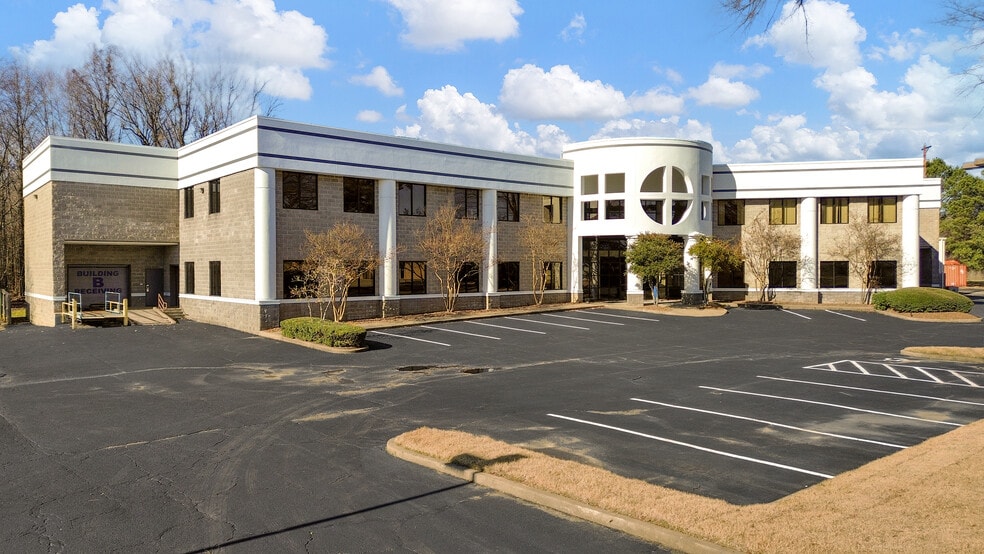 More Photos Of 7375 Adrianne Pl, Bartlett Light Distribution For Lease