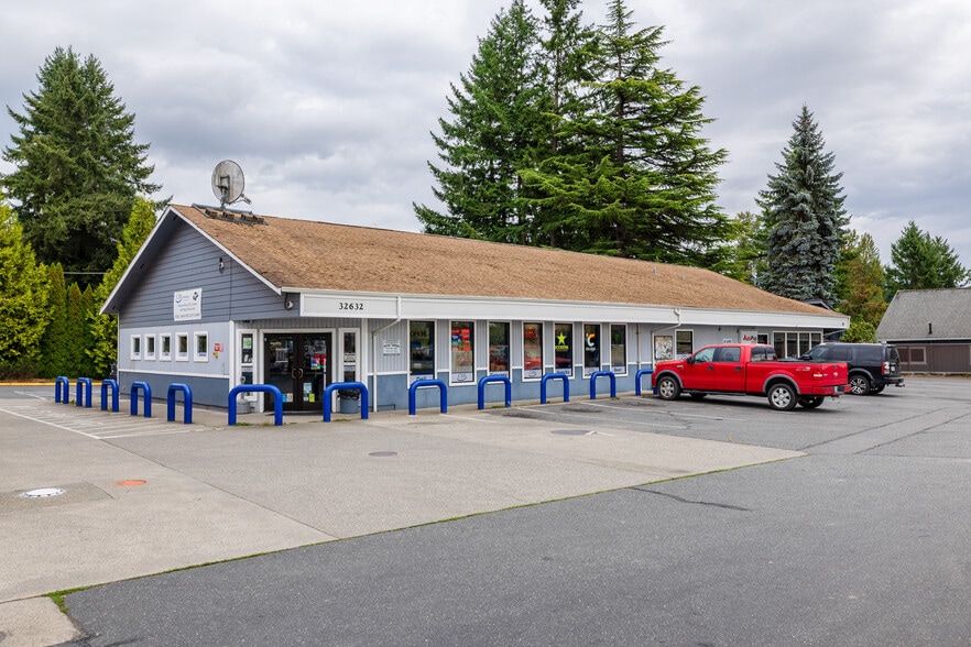 More Photos Of 32632 3rd Ave, Black Diamond Service Station For Sale