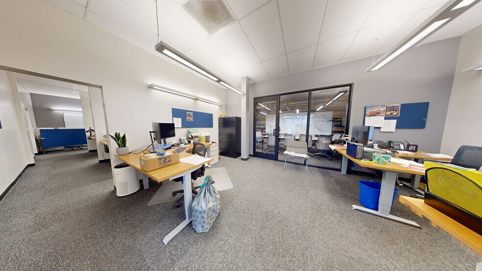 More Photos Of 947 Washington St, San Carlos Warehouse For Lease